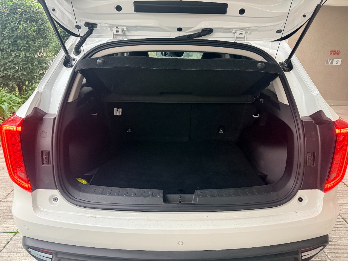 Vehicle media 9