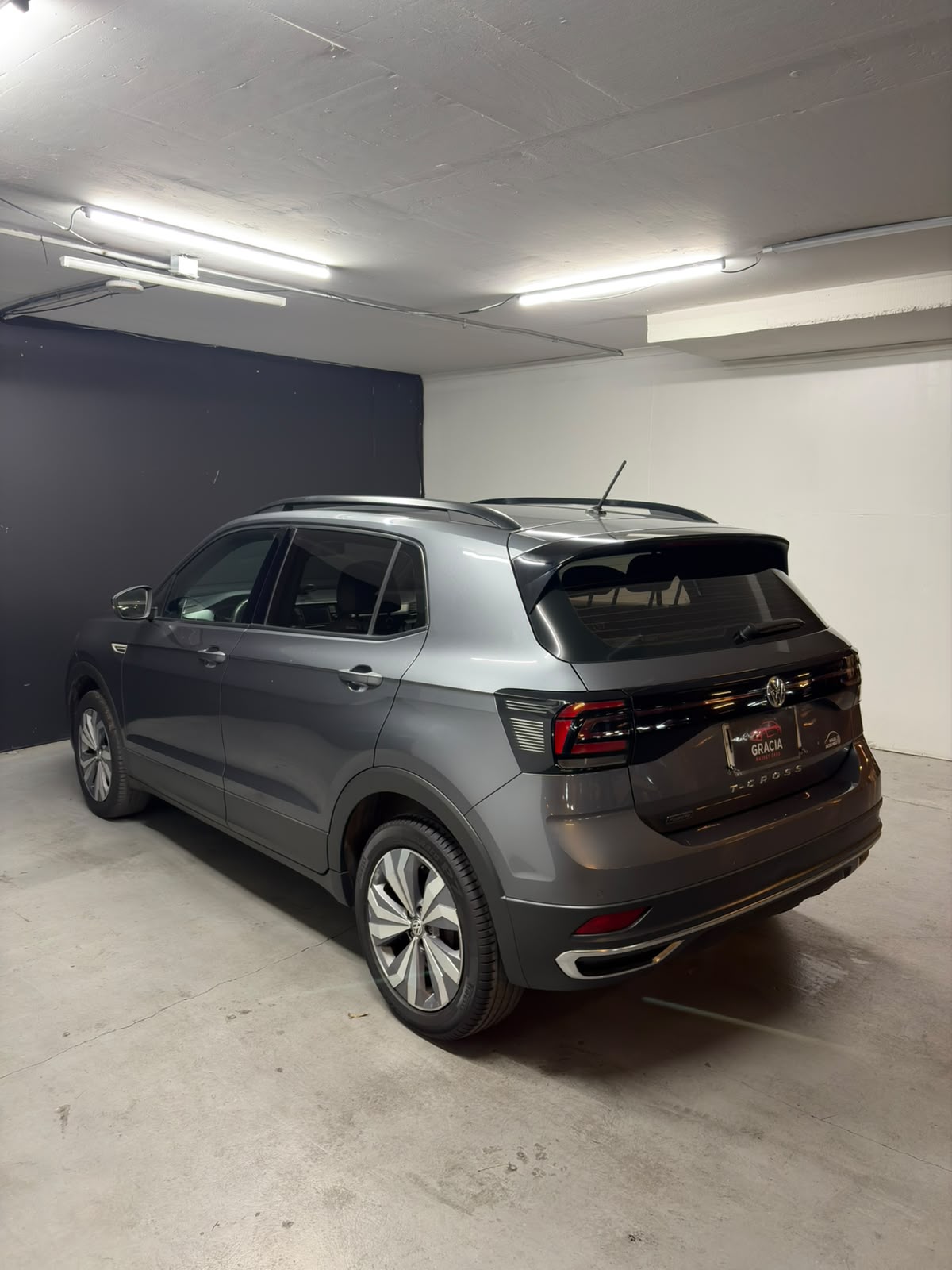 Vehicle media 6