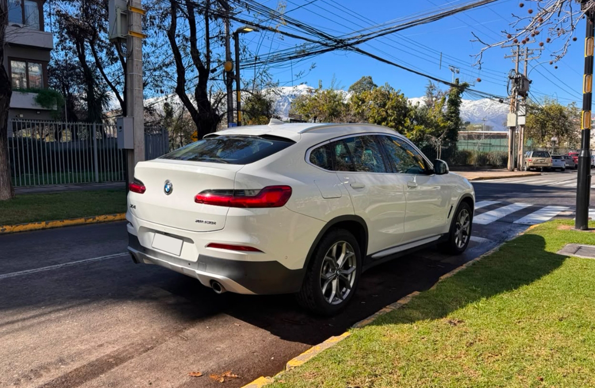 Vehicle media 8