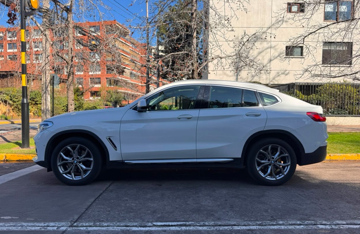 Vehicle media 4