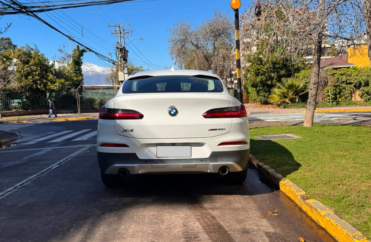 Vehicle media 6