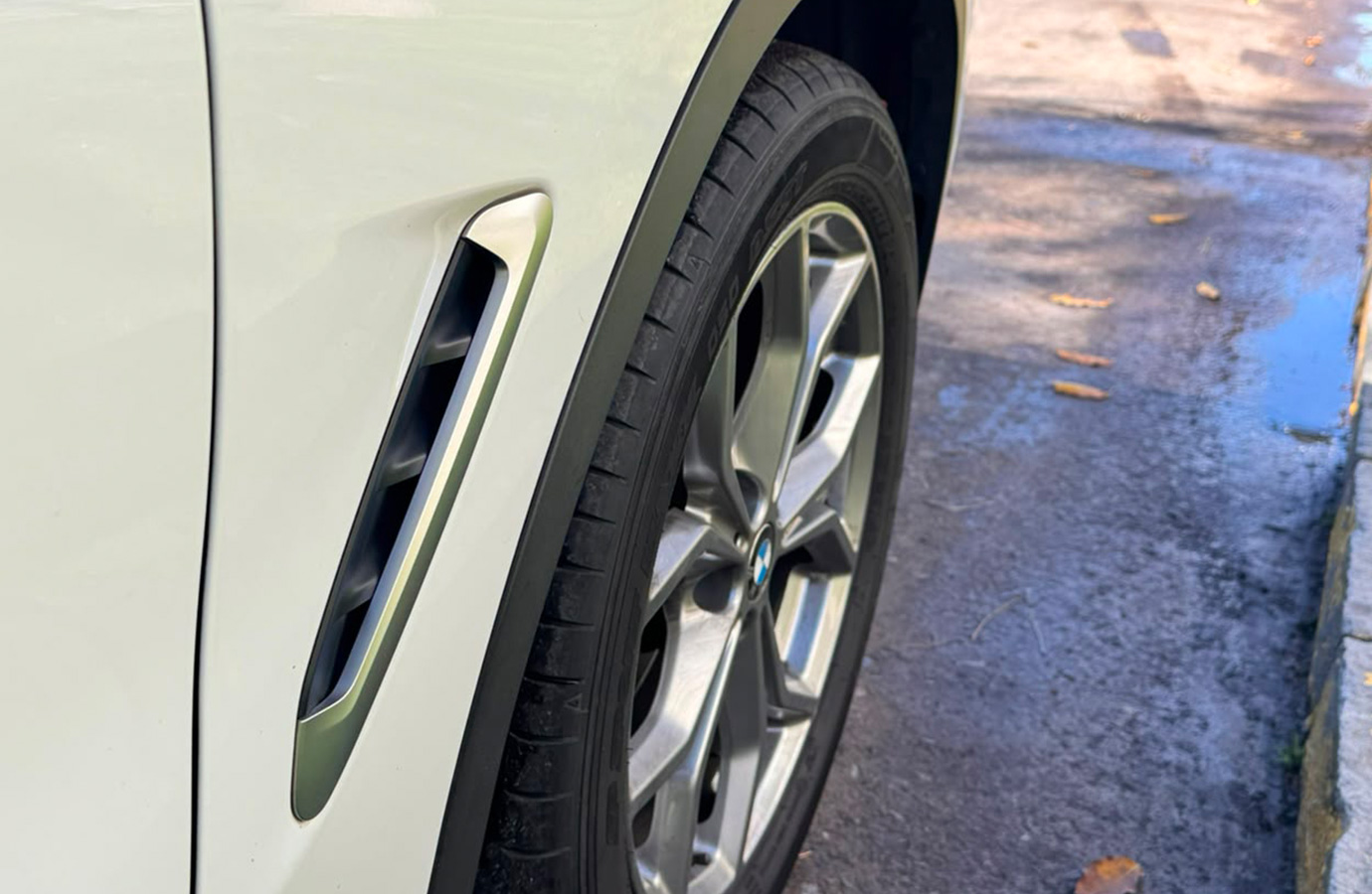 Vehicle media 9