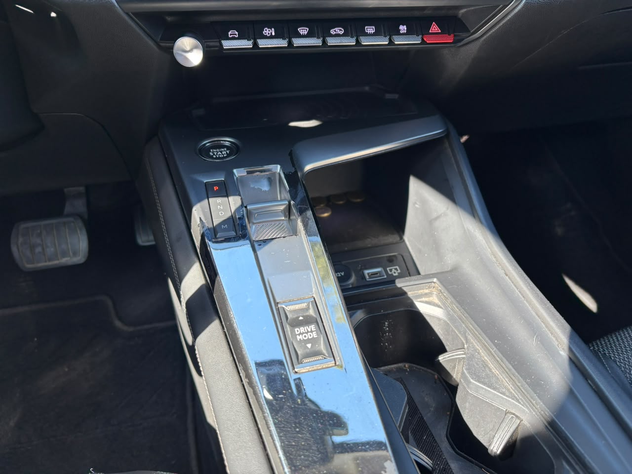 Vehicle media 9