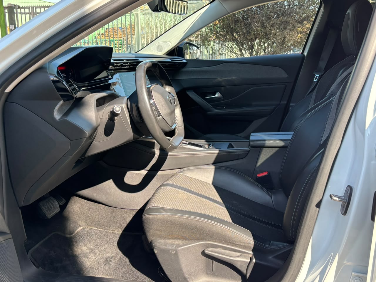 Vehicle media 6