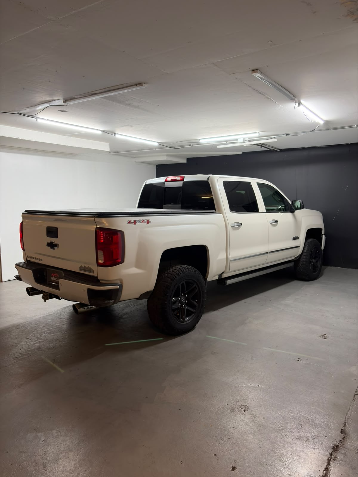 Vehicle media 4