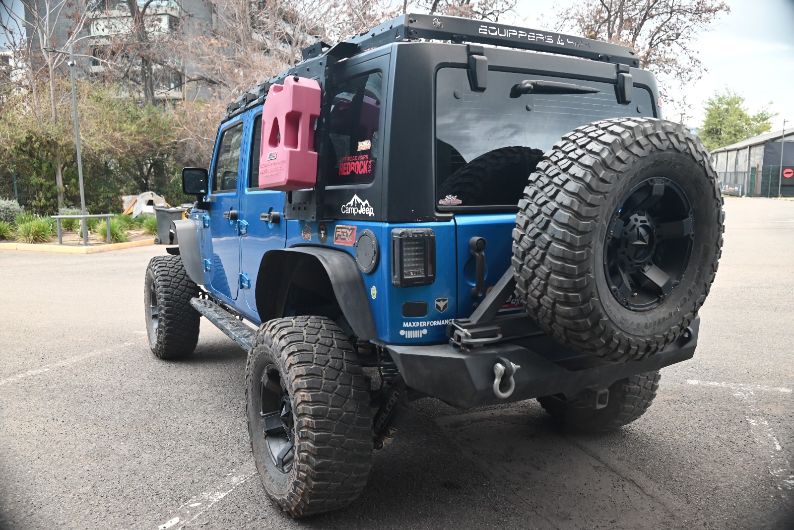 Vehicle media 9