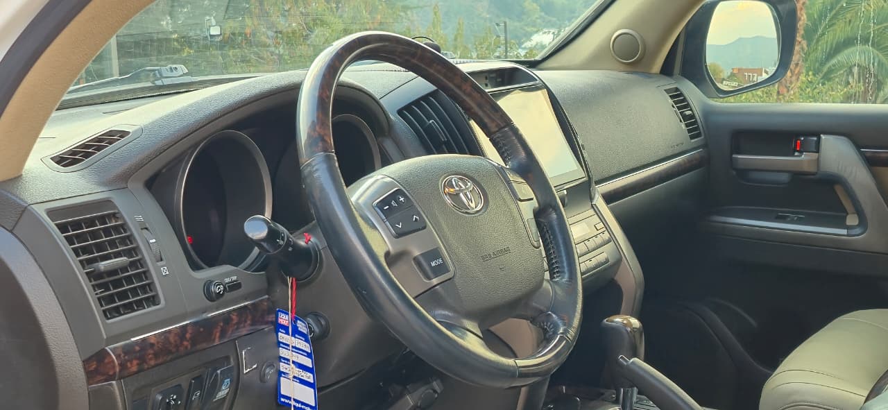 Vehicle media 7
