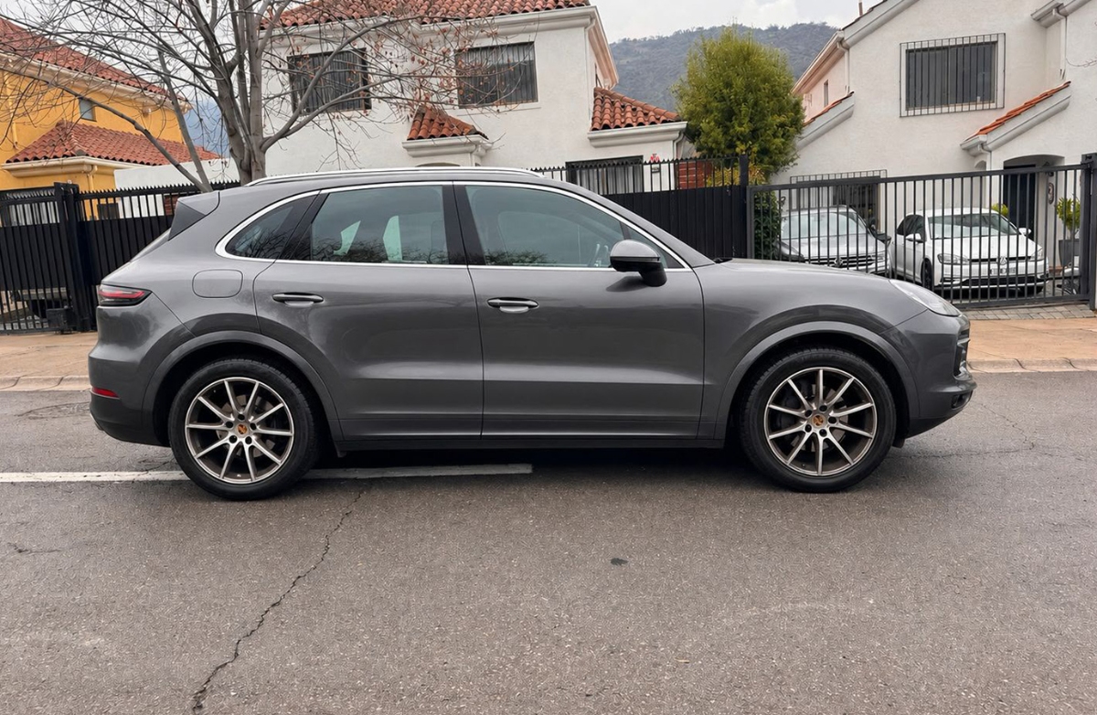 Vehicle media 9