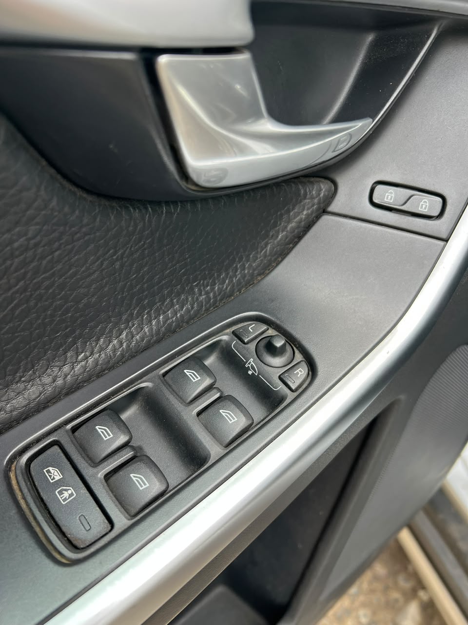 Vehicle media 10