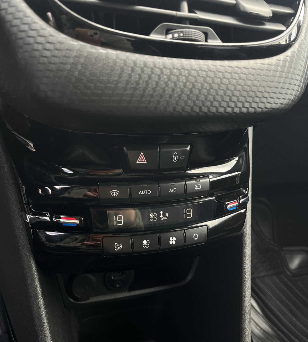 Vehicle media 6