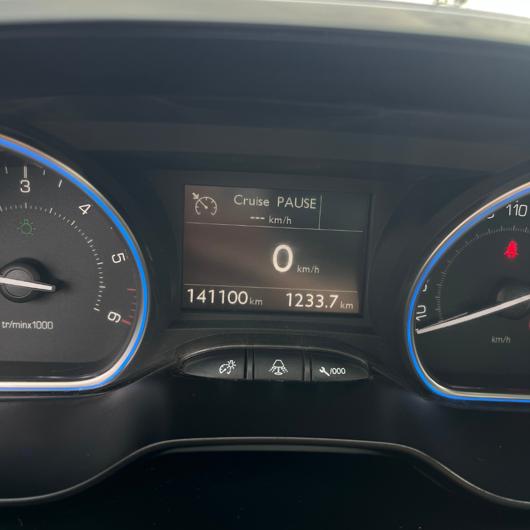 Vehicle media 9