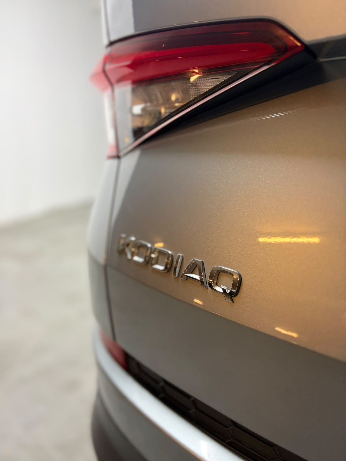 Vehicle media 9