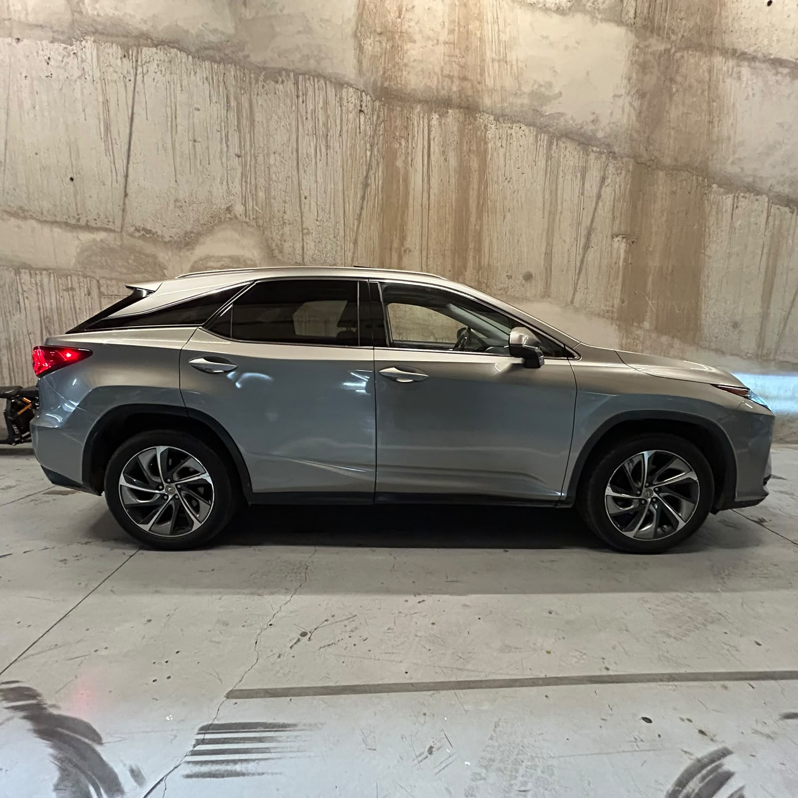 Vehicle media 6