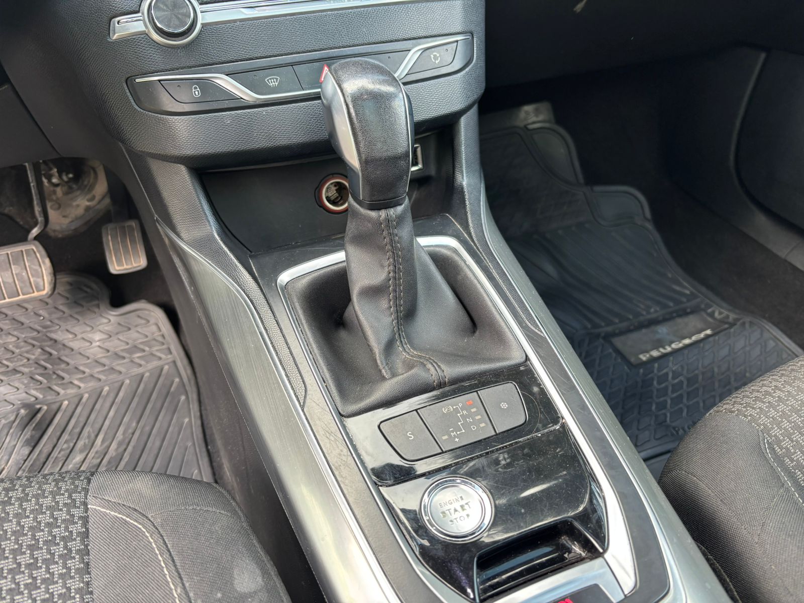 Vehicle media 9