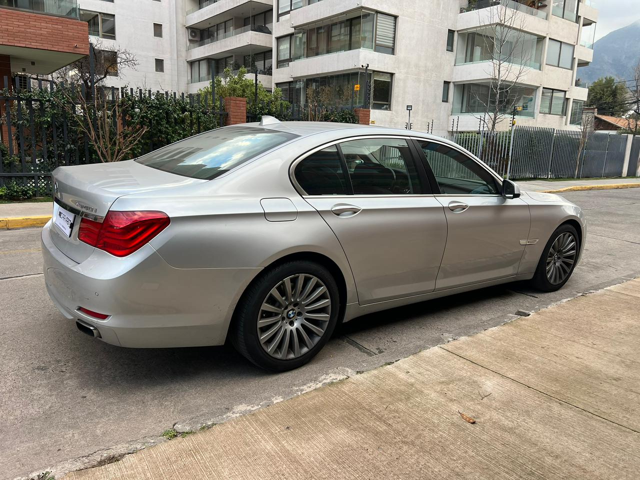 Vehicle media 9