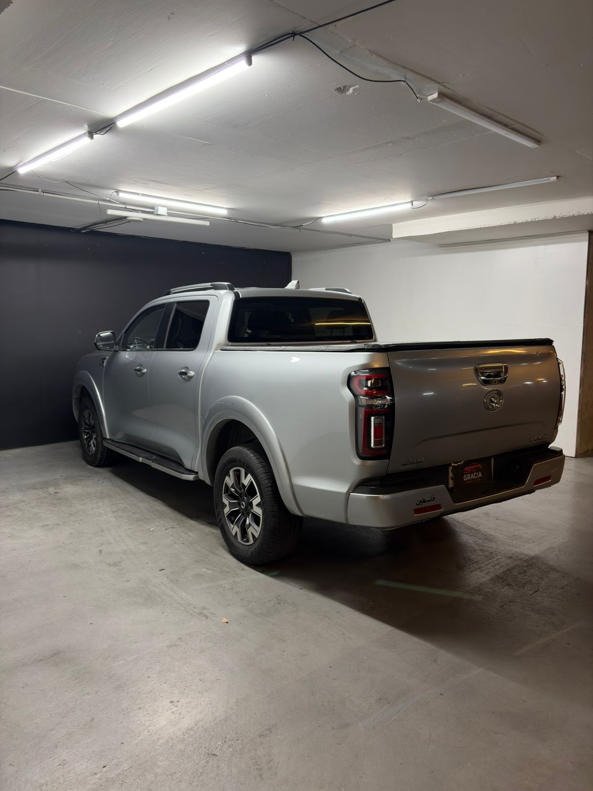 Vehicle media 6