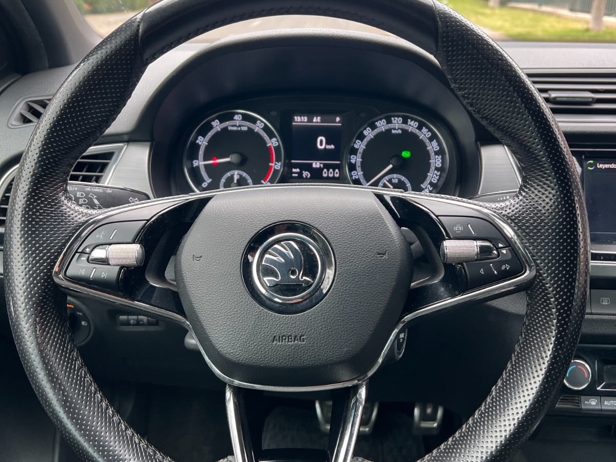 Vehicle media 9