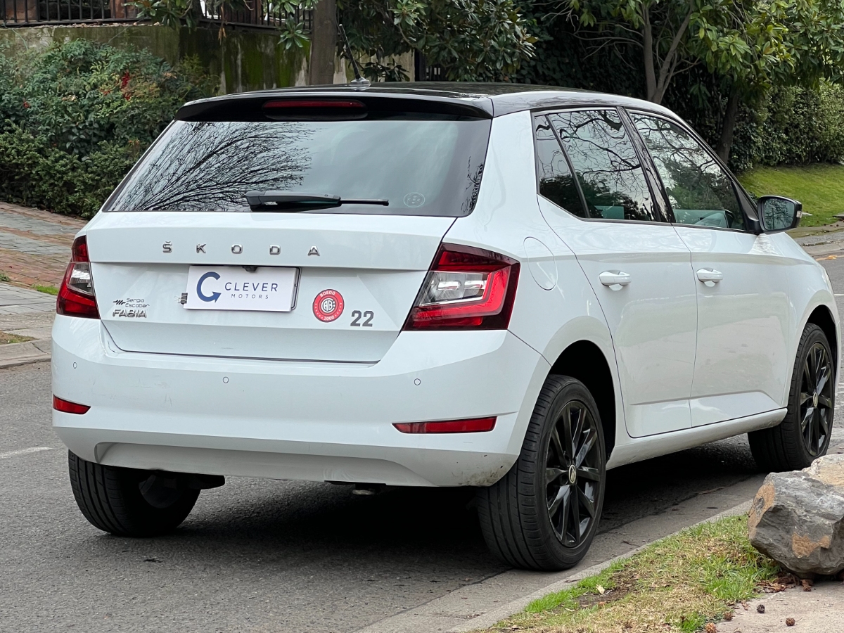 Vehicle media 4