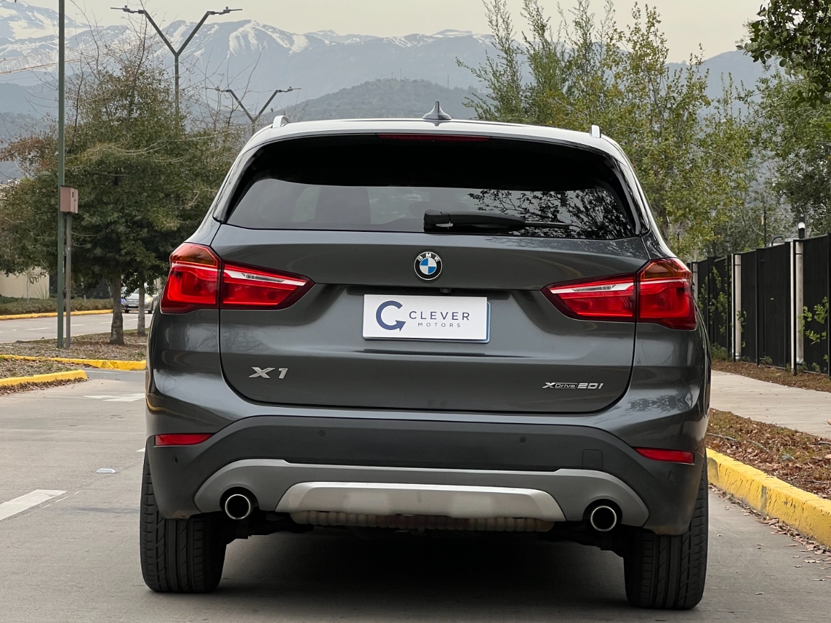 Vehicle media 4