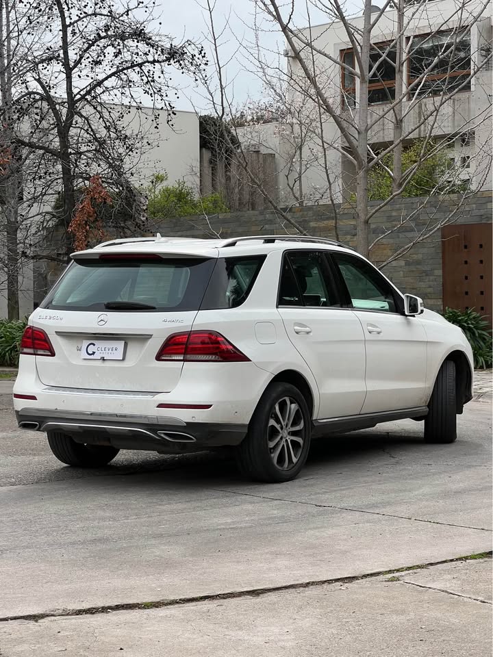 Vehicle media 4