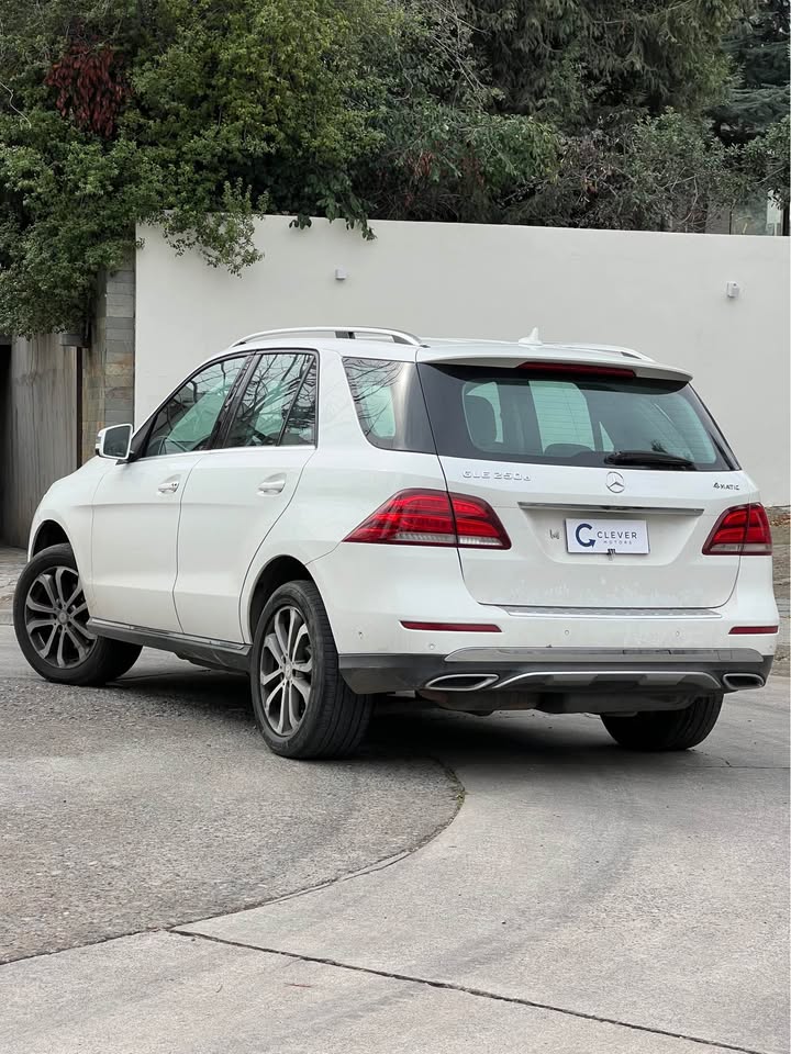Vehicle media 6