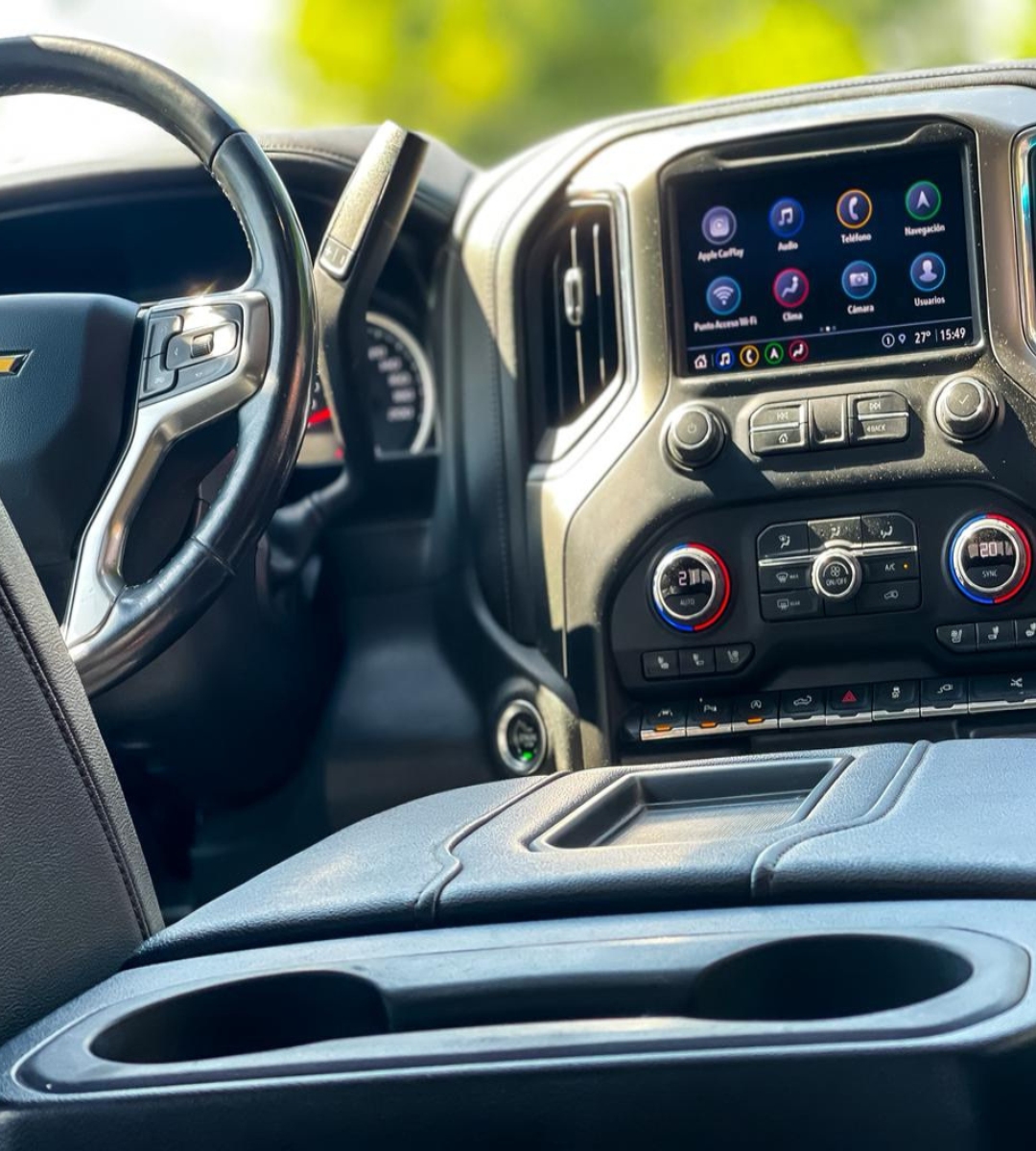 Vehicle media 4