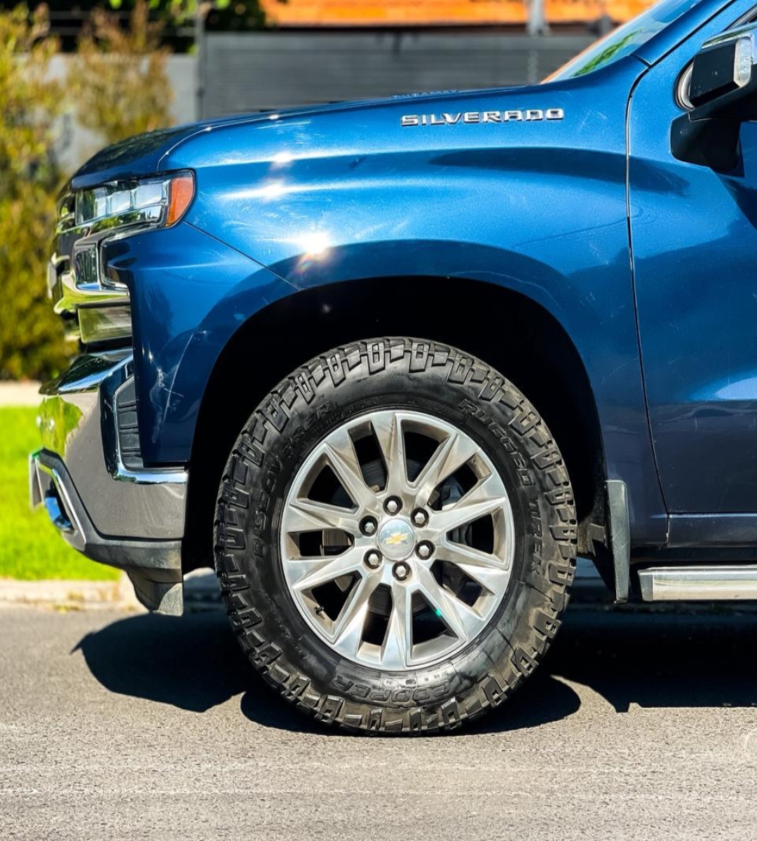 Vehicle media 6