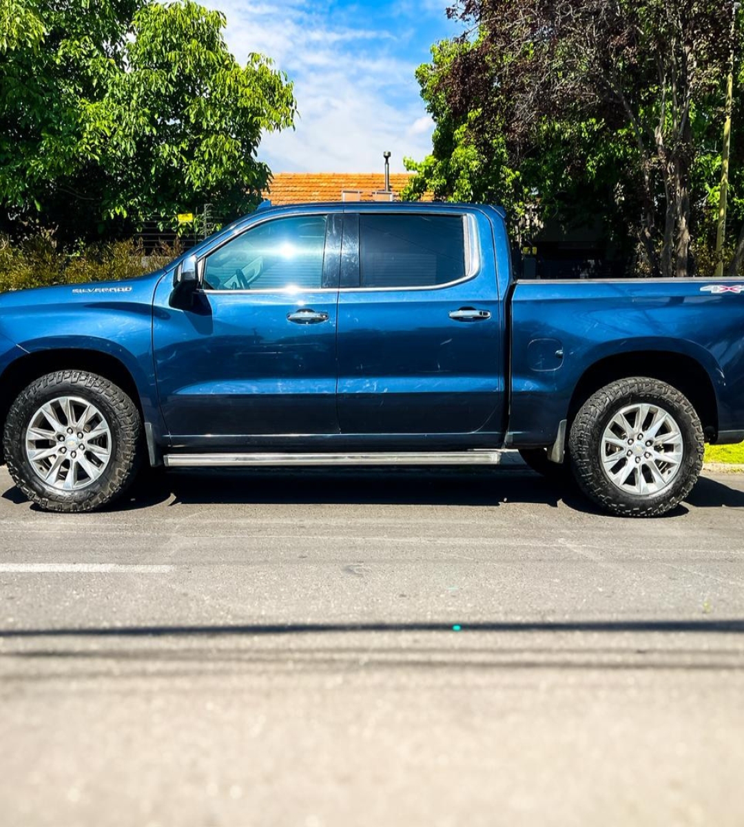 Vehicle media 10