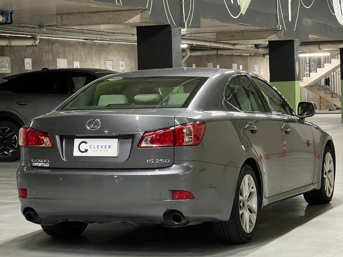 Vehicle media 4