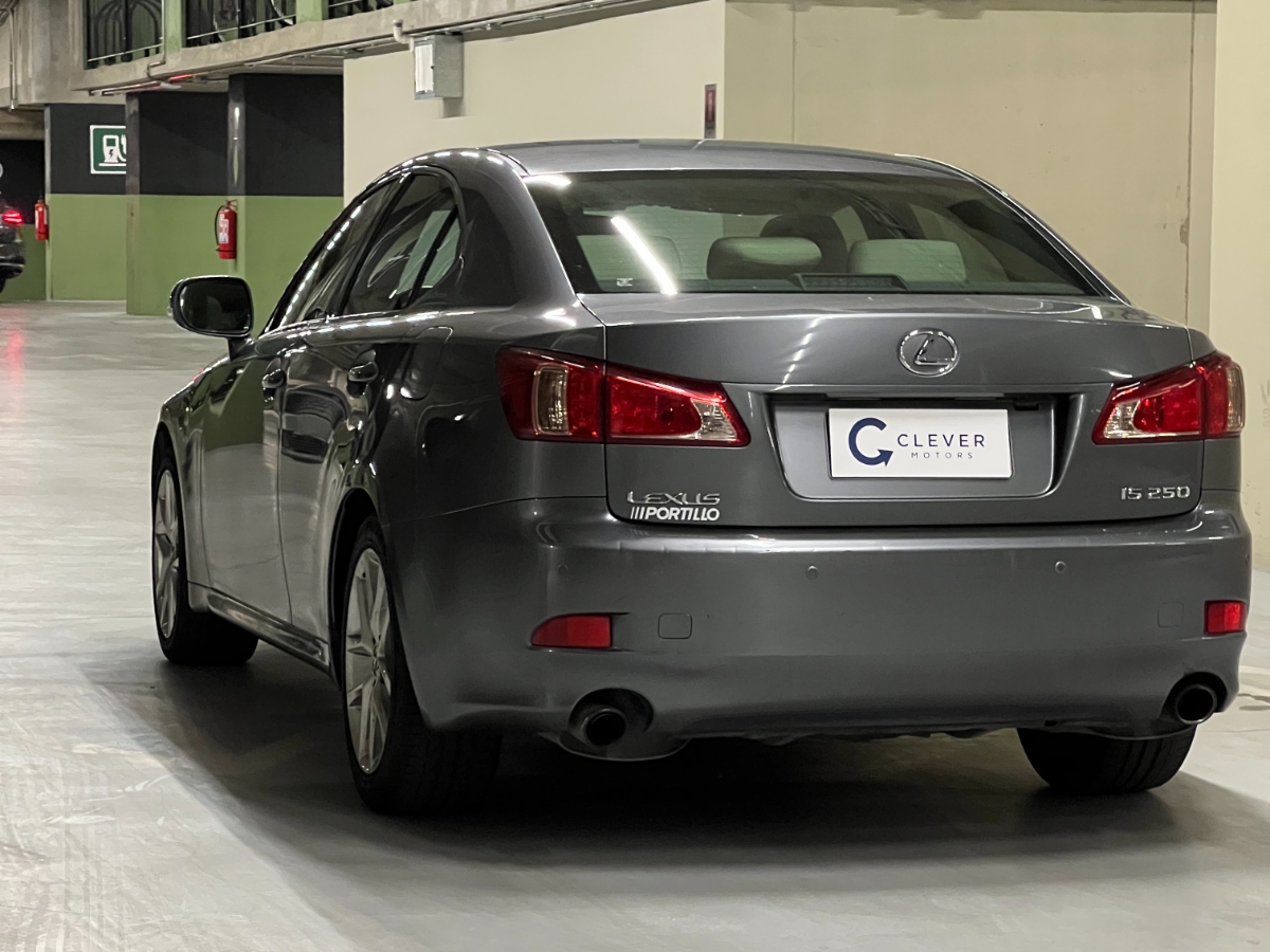 Vehicle media 6