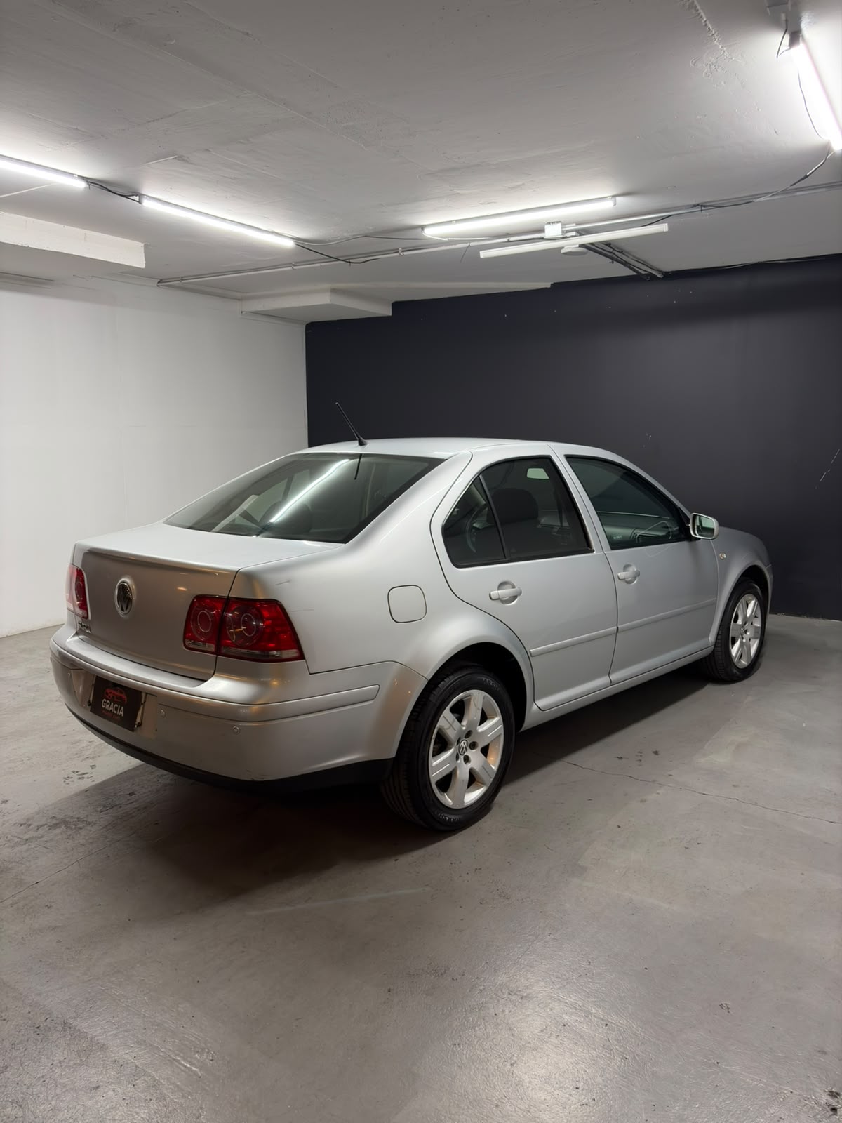 Vehicle media 4