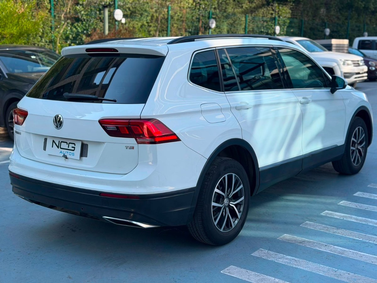Vehicle media 4