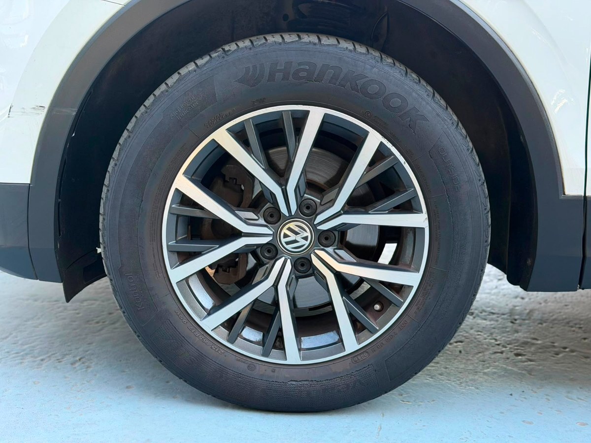 Vehicle media 7
