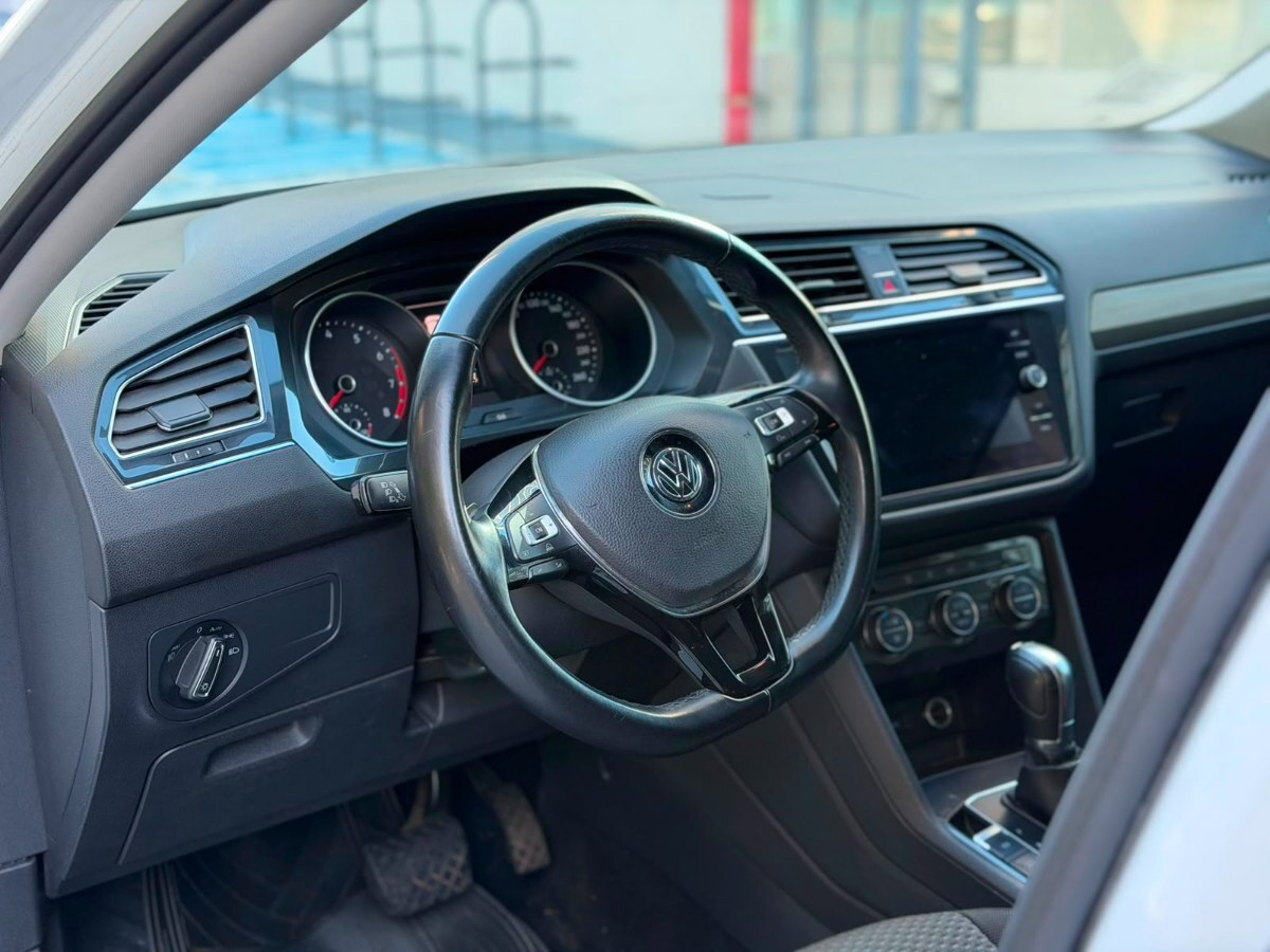 Vehicle media 8