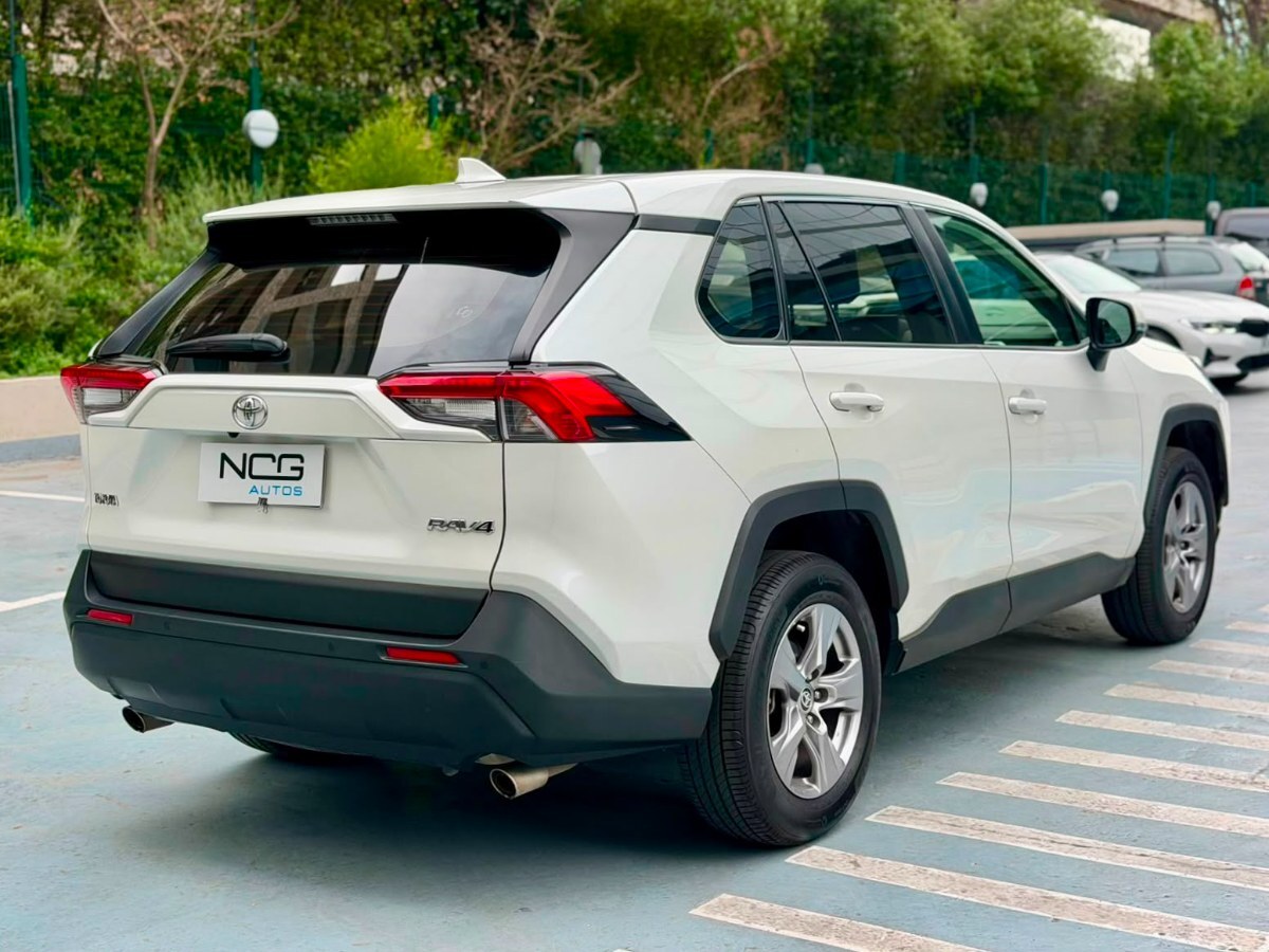 Vehicle media 4