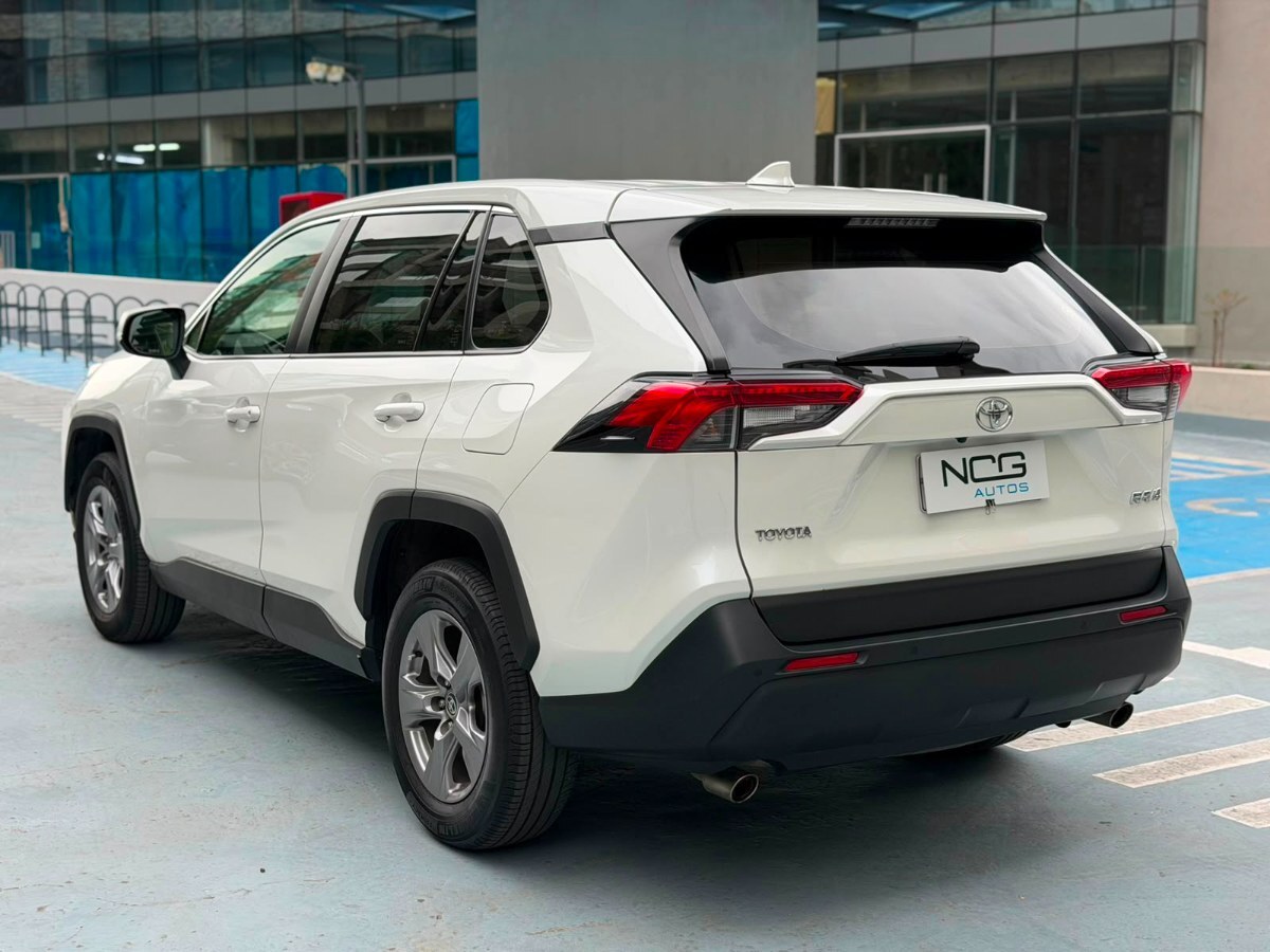 Vehicle media 6