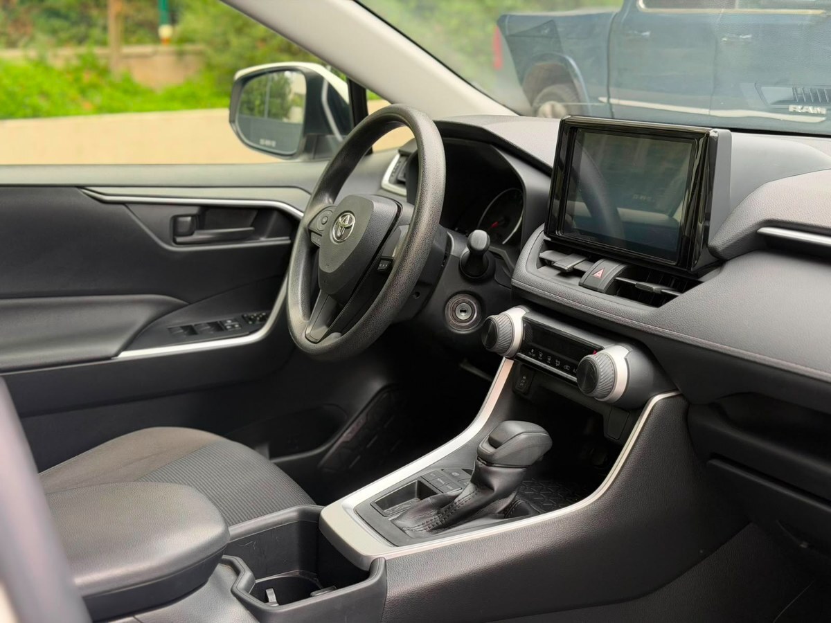 Vehicle media 8
