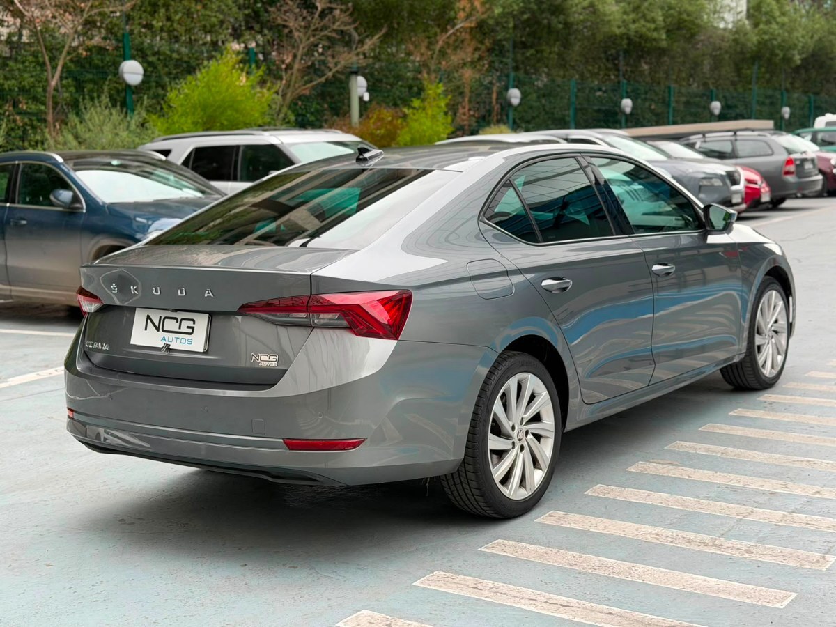 Vehicle media 4