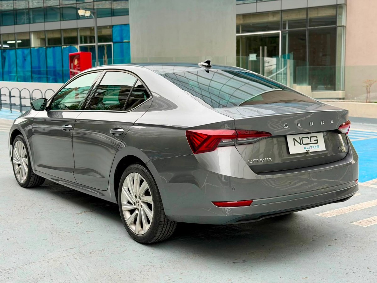 Vehicle media 6
