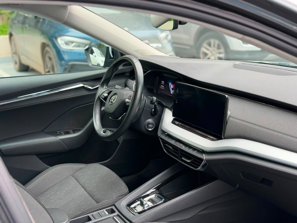 Vehicle media 8