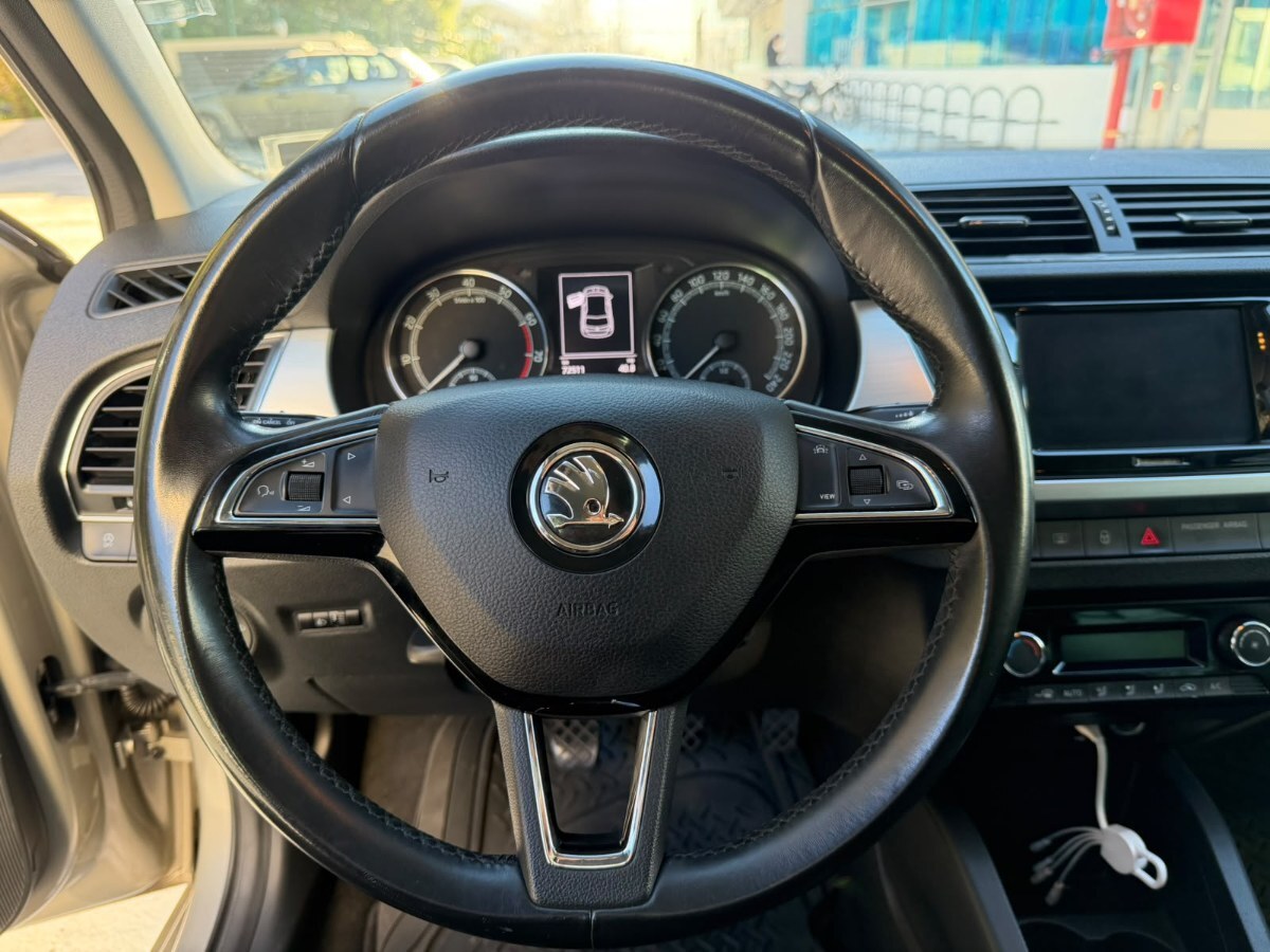 Vehicle media 8