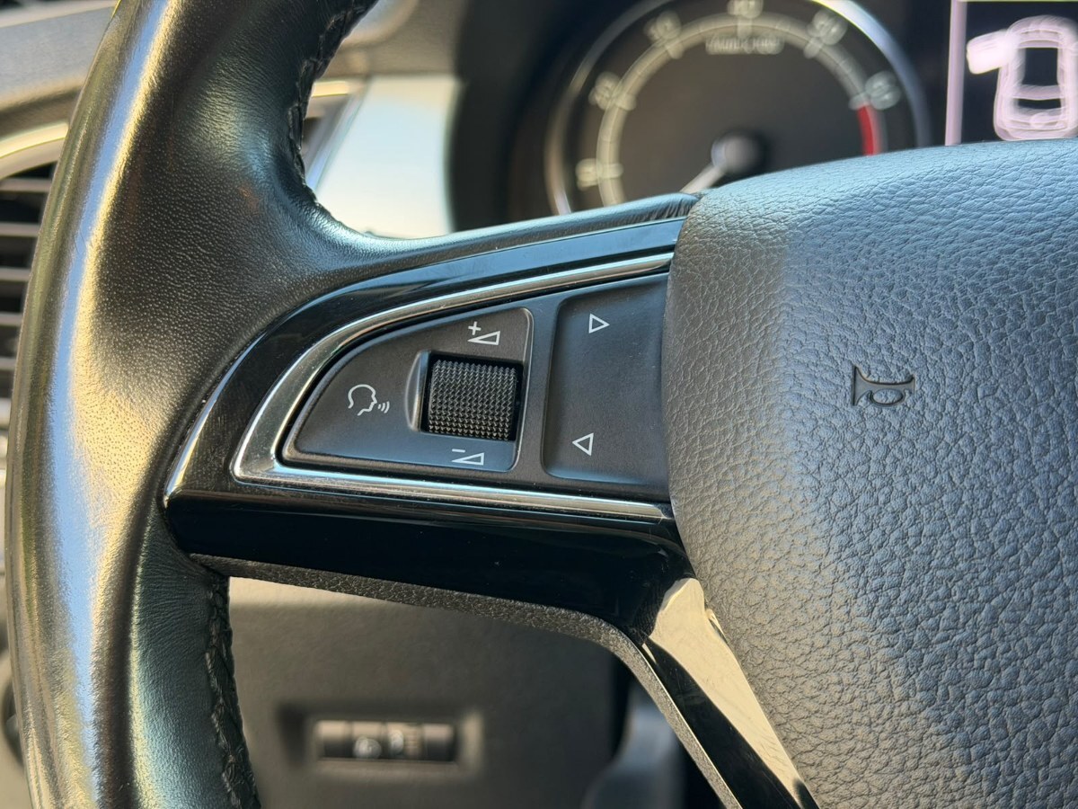 Vehicle media 9
