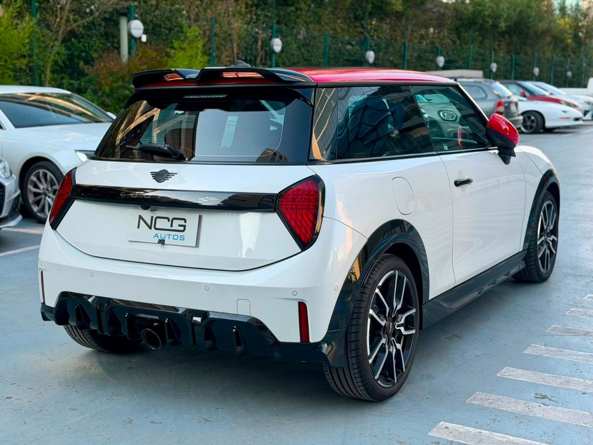 Vehicle media 4