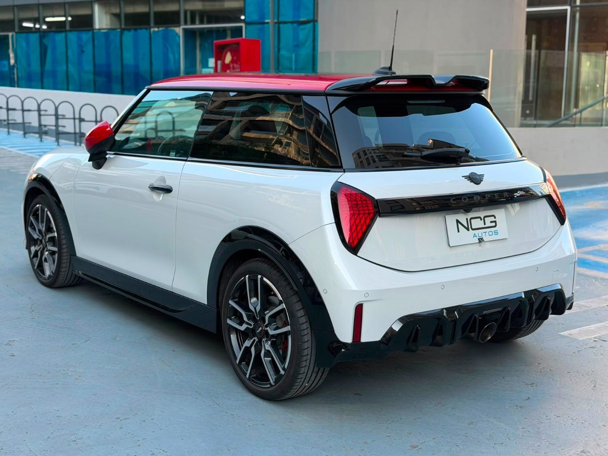 Vehicle media 6