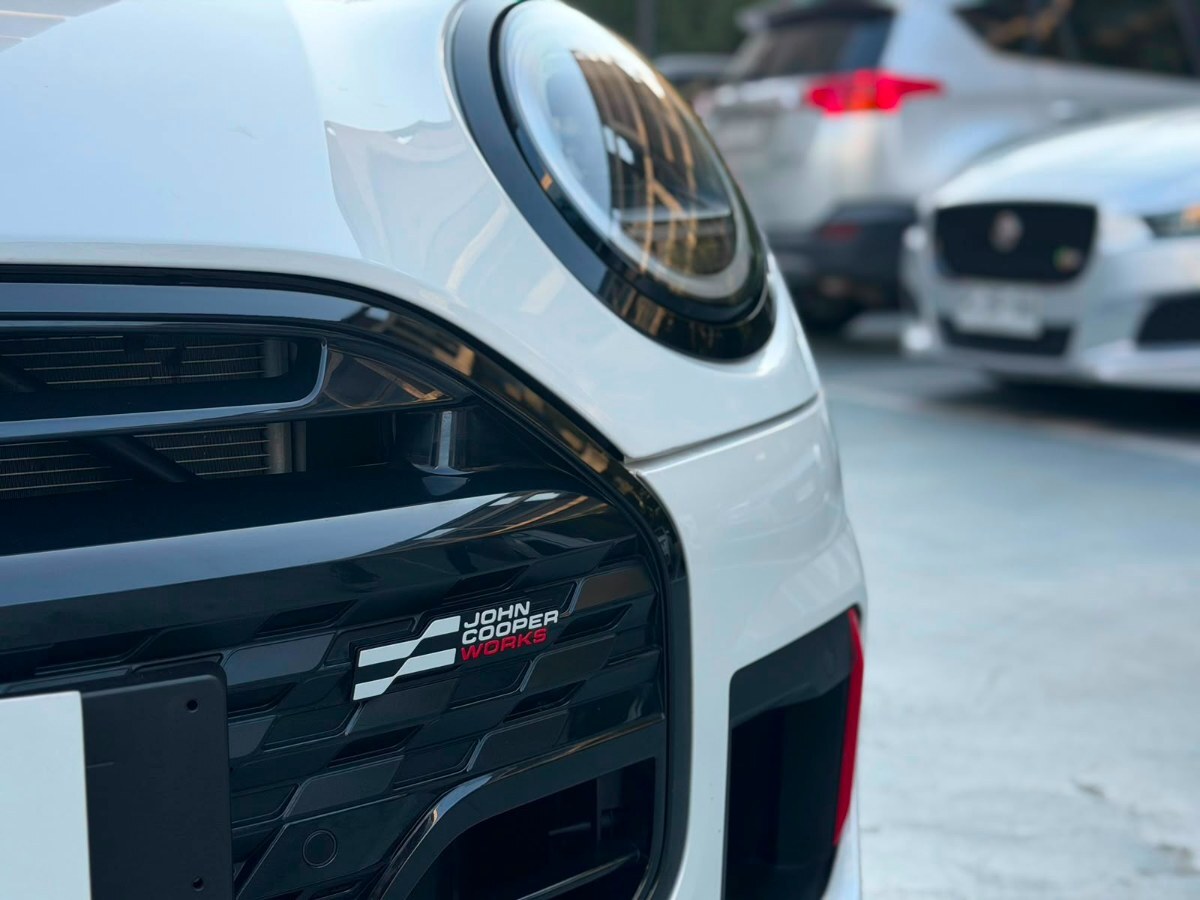 Vehicle media 7