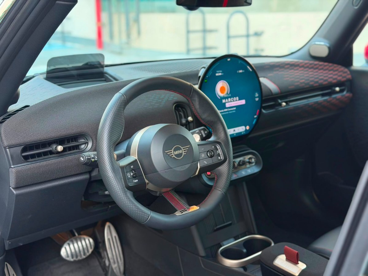 Vehicle media 9