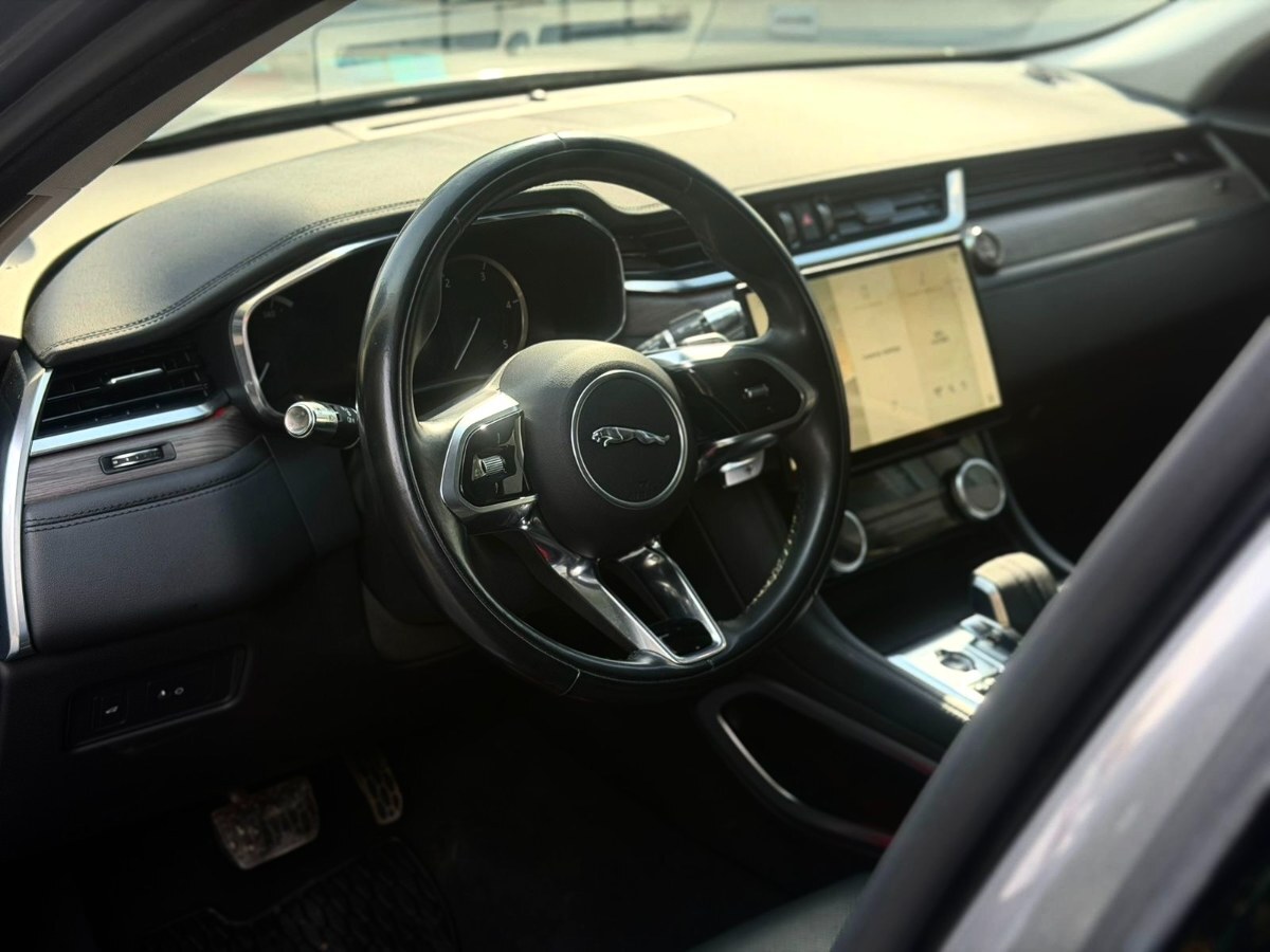 Vehicle media 8