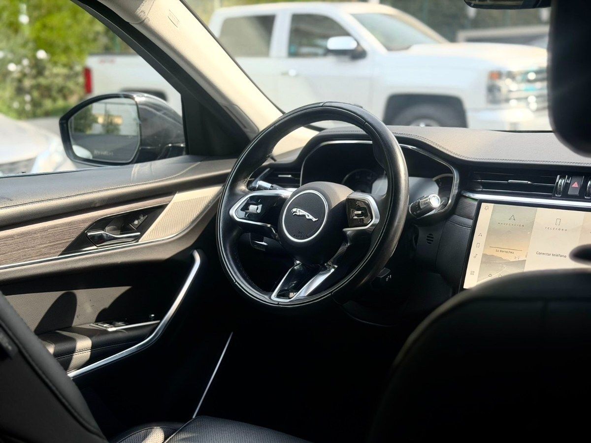 Vehicle media 9