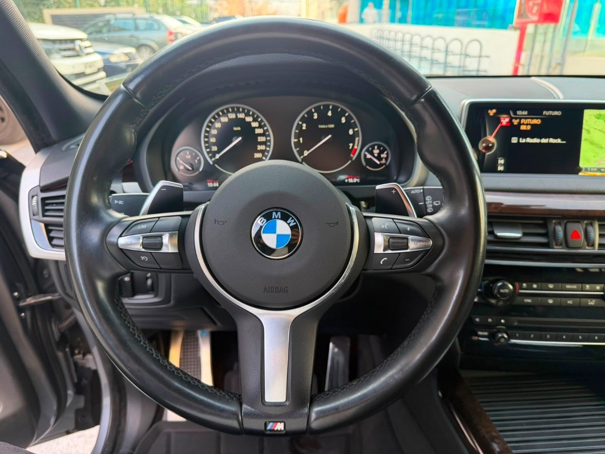 Vehicle media 9