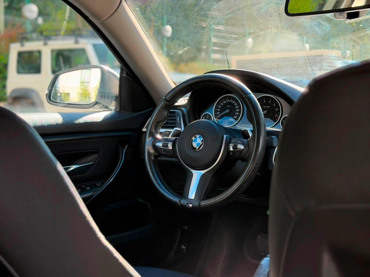 Vehicle media 8